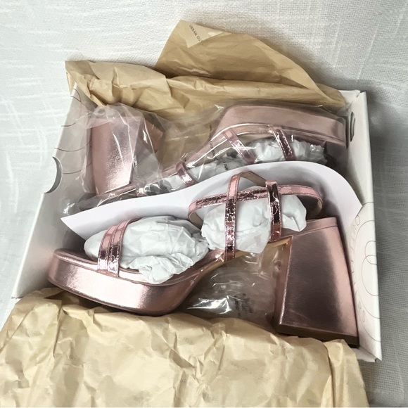 🌿NWT UO Y2K Platform Retro Block Strappy Heels Size 10 in Box - Picture 4 of 12